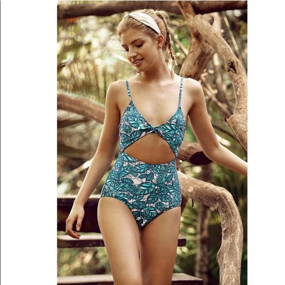Cupshe Other - NWOT CUPSHE Lush Leaves Cut-Out Monokini Size: Medium